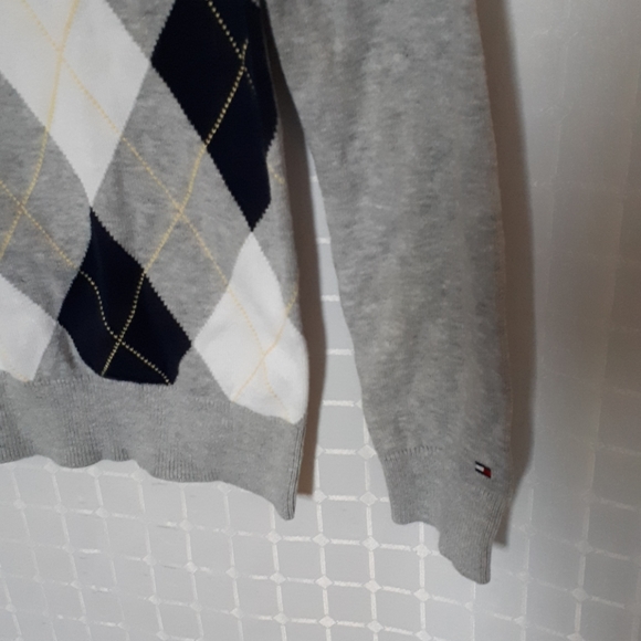 Tommy Hilfiger Long Sleeve Sweater - Picture 4 of 8